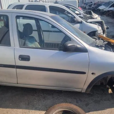 Opel Corsa B Sağ Ön Kapı